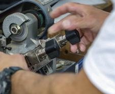 Curitiba, 14 de dezembro de 2022 - Serviço de chaveiro no centro de Curitiba. Foto: Roberto Dziura Jr/AEN