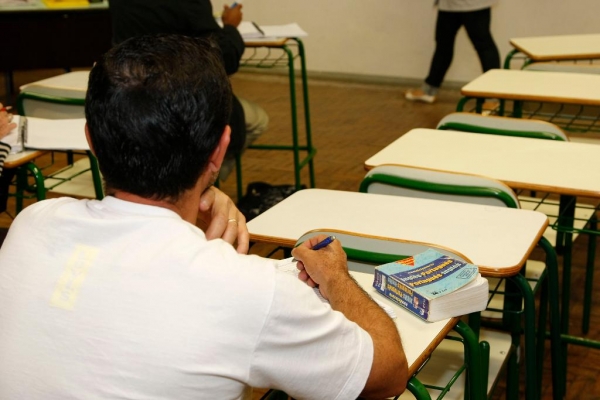 Candidatos do Encceja já podem solicitar certificação nos colégios estaduais credenciados - Foto: SEED