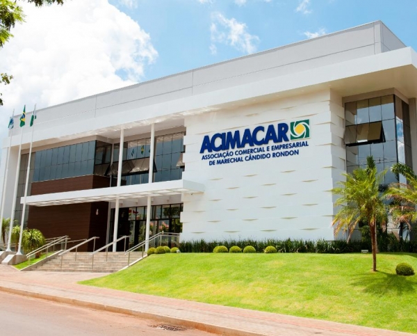 Nova diretoria  Com chapa única encabeçada pelo contador Paulo Adriano Grenzel, a nova diretoria da Acimacar, que estará à frente da entidade na gestão 2023/2024, foi eleita por aclamação durante a Assembleia Geral Ordinária (AGO), ocorrida no dia 11 de abril. Grenzel assume a diretoria no lugar da farmacêutica Carla Rieger.  Além dos novos diretores da Acimacar, também foram empossadas as novas diretorias do Conselho da Mulher Empresária (CME), do Conselho do Jovem Empreendedor (Cojem) e os coordenadores dos 11 (onze) Núcleos Setoriais da Acimacar.  Semana do Associativismo  Nos dias 10 a 14 de abril, a entidade promoveu ações alusivas a Semana do Associativismo. Dentre as ações, estava o Concurso de Frases com o Tema “O Que É A Acimacar Para Você?”. As vencedoras das frases premiadas foram Cristina Luisa Lizzoni Marcondes da Silva e Dirlene Aline Teleken Mendonça, que receberam como prêmio convites para participarem do evento festivo e também um brinde personalizado da Acimacar.  Sobre a Acimacar  Com mais de dois mil e cem empresários e produtores rurais associados, a Associação Comercial e Empresarial de Marechal Cândido Rondon (Acimacar) atua há 55 anos na defesa dos interesses da classe empresarial rondonense. Presidida pelo contador Paulo Grenzel, também é reconhecida pela sua liderança nas causas regionais e estaduais, além da participação em diversas demandas da comunidade. Saiba mais: www.acimacar.com.br.  Associe-se: Se você é empresário e quer usufruir dos produtos e serviços oferecidos pela entidade, entre em contato conosco e se torne sócio da maior associação comercial per capita do Estado do Paraná! Mais informações: (45) 3284-5700 e (45) 99900-0217.