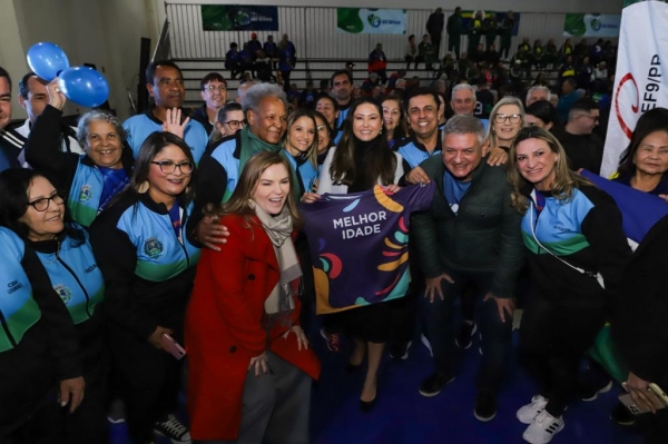 Guaratuba, 28 de agosto de 2023 - A primeira dama, Luciana Saito Massa, participou da abertura do Jogos da Integração da Idoso. Foto: Roberto Dziura/AEN