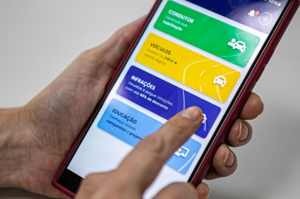 Multas: proprietários de veículos do Paraná já podem indicar real infrator de forma online Foto: Roberto Dziura Jr/AEN