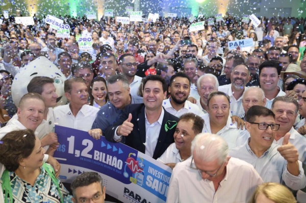 O governador Carlos Massa Ratinho Junior anunciou nesta quinta-feira (13) a liberação de R$ 1,2 bilhão para a saúde pública do Estado, durante o evento Saúde em Movimento, em Foz do Iguaçu, na região Oeste. Foto: Jonathan Campos/AEN