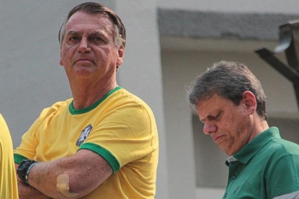 Bolsonaro e Tarcísio em manifestação pró impeachment do ministro do STF, Alexandre de Moraes