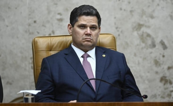 Senador Davi Alcolumbre, que preside o Congresso,