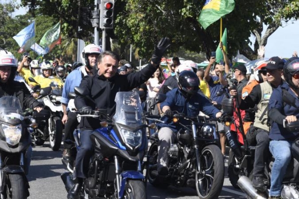 O presidente Jair Bolsonaro participa de motociata em Copacabana, em 2022