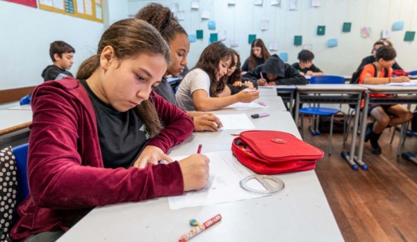 Confira as datas do calendário oficial para não perder o prazo da matrícula de colégios da rede pública do Paraná (Foto: Lucas Fermin/ SEED)