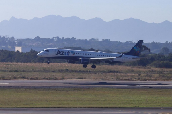 Voos diretos e diários da Azul entre Foz do Iguaçu e São Paulo já estão em operação Foto: Geraldo Bubniak/AEN
