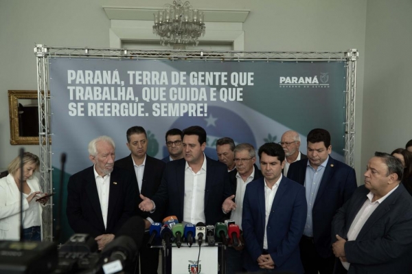 Governador Carlos Massa Ratinho Junior anuncia a construção emergencial de 320 casas em Rio Bonito do Iguaçu Foto: Felipe Henschel/AEN