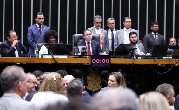Plenário aprovou em dois turnos o fim da escala 6x1  Fonte: Agência Câmara de Notícias