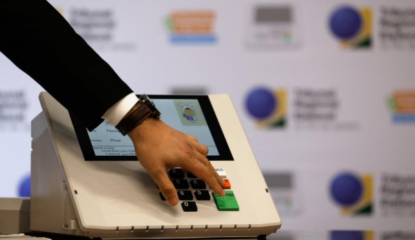 Presidente do TRE-PR admitiu dificuldade em aprovar o registro dos candidatos antes do primeiro turno das eleições. (Foto: Tânia Rêgo/Agência Brasil)